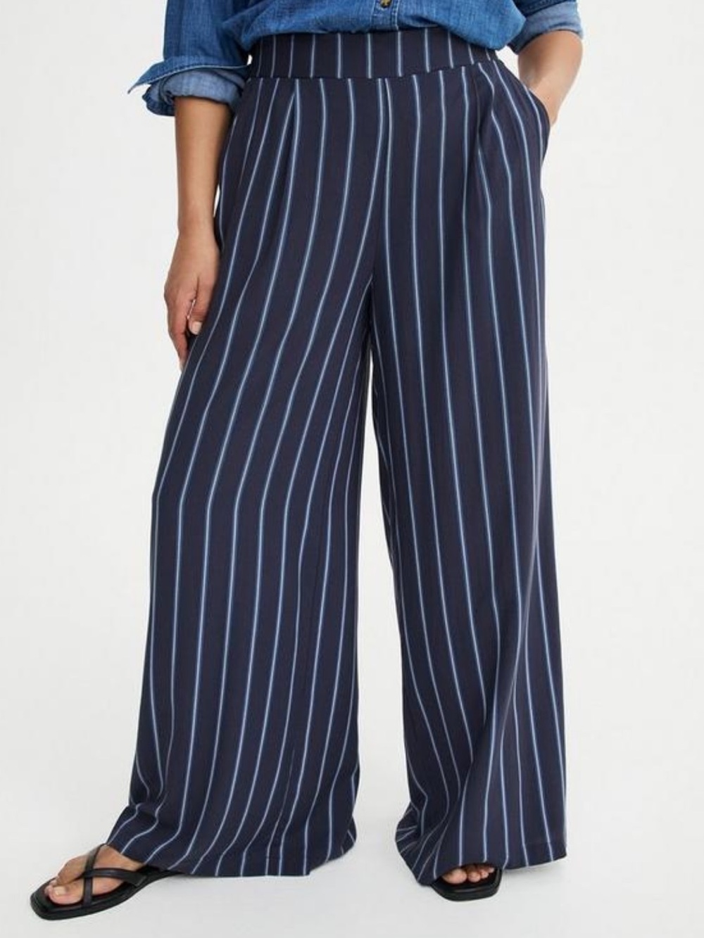 Torrid High Rise Pull On Wide Leg Pant, Navy Stripe 00R NWT